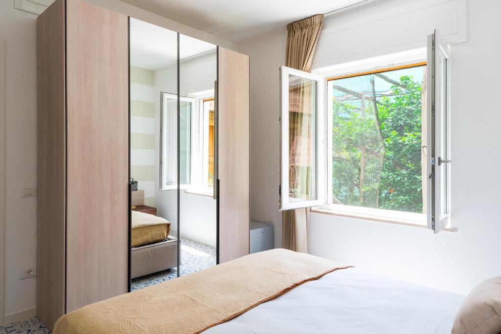 LUXURY NAPOLITANO room 2