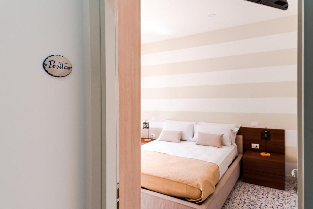 LUXURY NAPOLITANO room 5